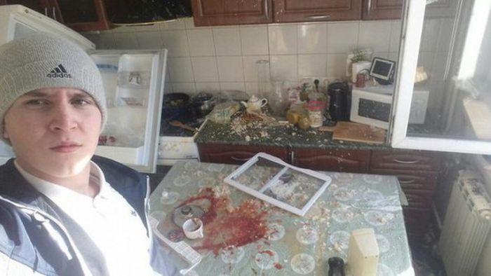 Последствия вечеринки на съемной квартире (4 фото)