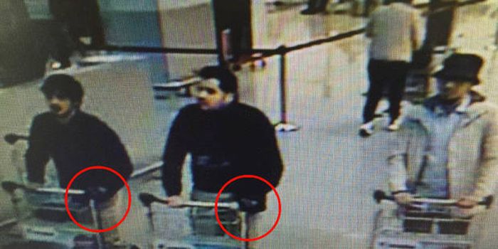 В аэропорту Брюсселя прогремело два мощных взрыва (12 фото + видео)