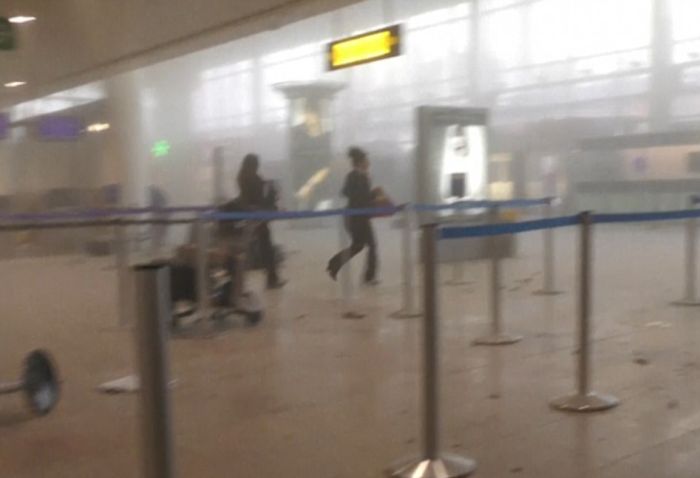 В аэропорту Брюсселя прогремело два мощных взрыва (12 фото + видео)