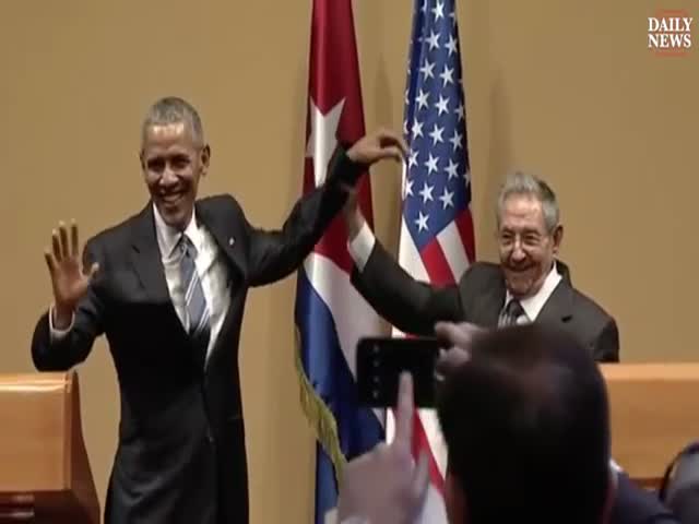 Рауль Кастро не дал Бараку Обаме обнять себя