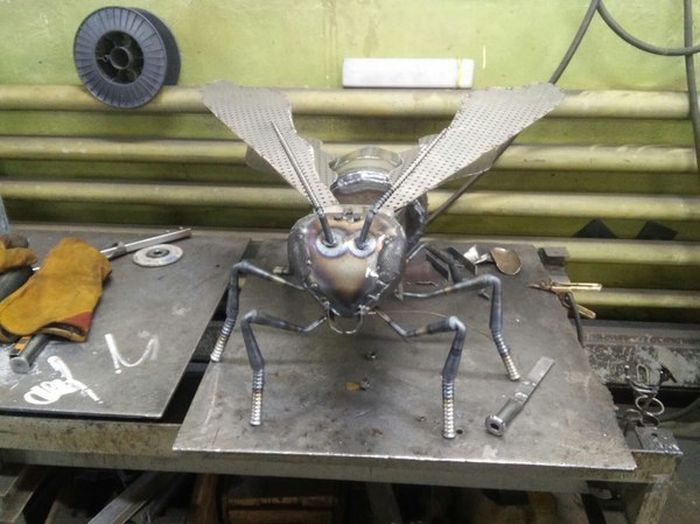 Как делали металлическую пчелу (20 фото)