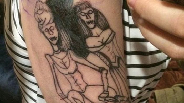Девушке набили татуировку с зомби-принцессами вместо Золушки и Белоснежки (5 фото)