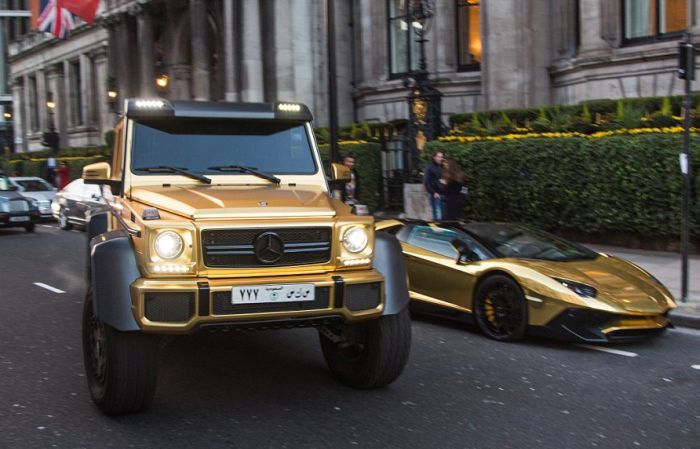 Миллиардер из Саудовской Аравии прибыл в Лондон с личным автопарком (12 фото)