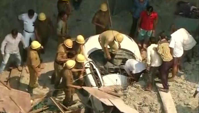 В Индии обрушилась строящаяся эстакада, есть жертвы (8 фото + видео)