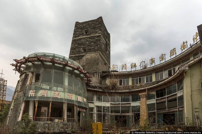 Бэйчуань - город-музей на обломках страшного землетрясения (44 фото)