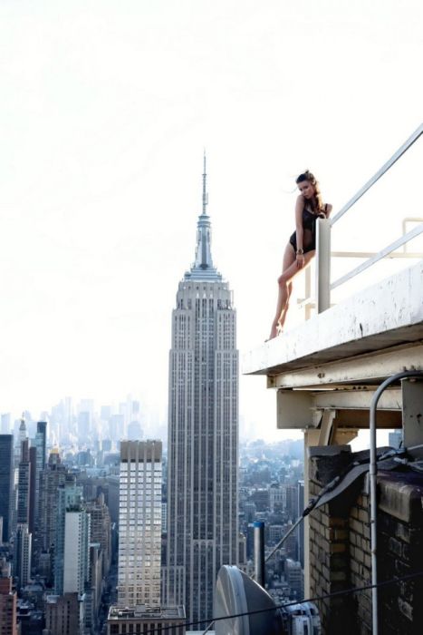 «Красавица и Нью-Йорк» - зрелищный фотосет на крышах небоскребов (23 фото)