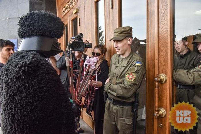 В Одессе Дарт Вейдер пришел в гости к Саакашвили (9 фото)