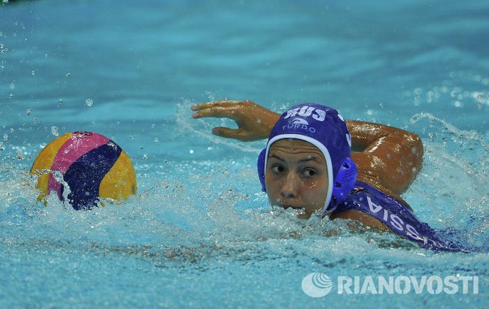 Капитаны женских команд сборной России и сборной Италии по водному полу (6 фото)