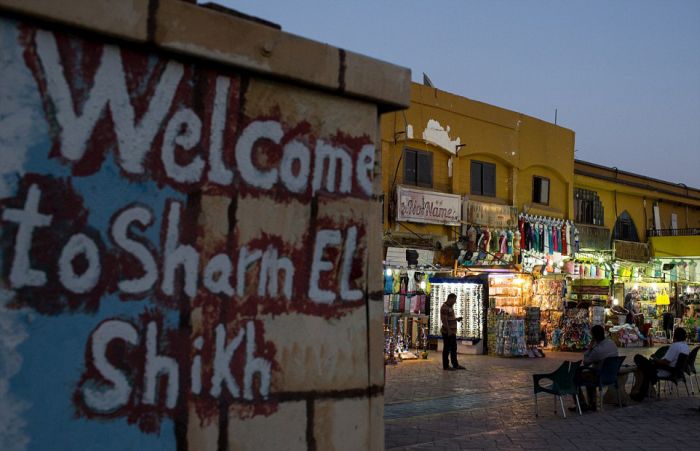 Опустевшие отели и пляжи Шарм-эль-Шейха (22 фото)