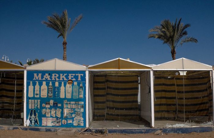 Опустевшие отели и пляжи Шарм-эль-Шейха (22 фото)