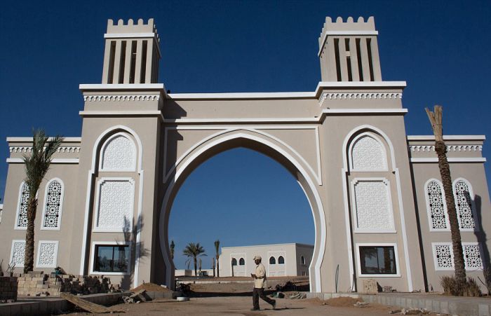 Опустевшие отели и пляжи Шарм-эль-Шейха (22 фото)