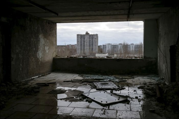 Зона отчуждения Чернобыльской АЭС спустя 30 лет после аварии (22 фото)