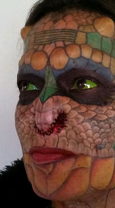 55-летний трансгендер превратил себя в дракона (14 фото)