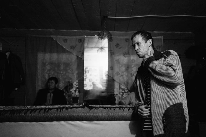 В заброшенном селе Пермского края пенсионерка открыла приют для бездомных (18 фото)