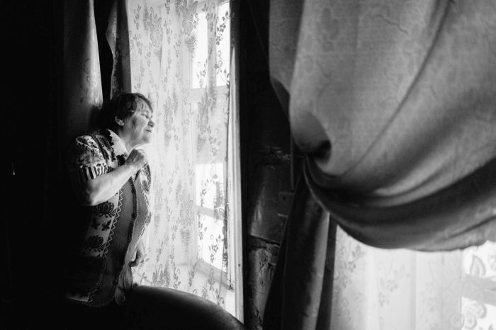 В заброшенном селе Пермского края пенсионерка открыла приют для бездомных (18 фото)