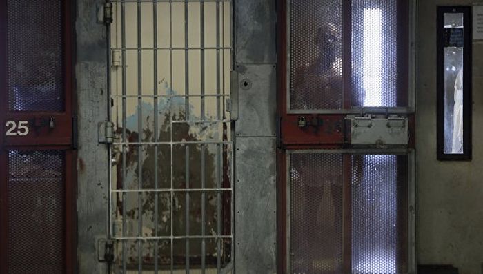 В США оправдали ошибочно осужденного мужчину, отсидевшего в тюрьме 33 года (3 фото)