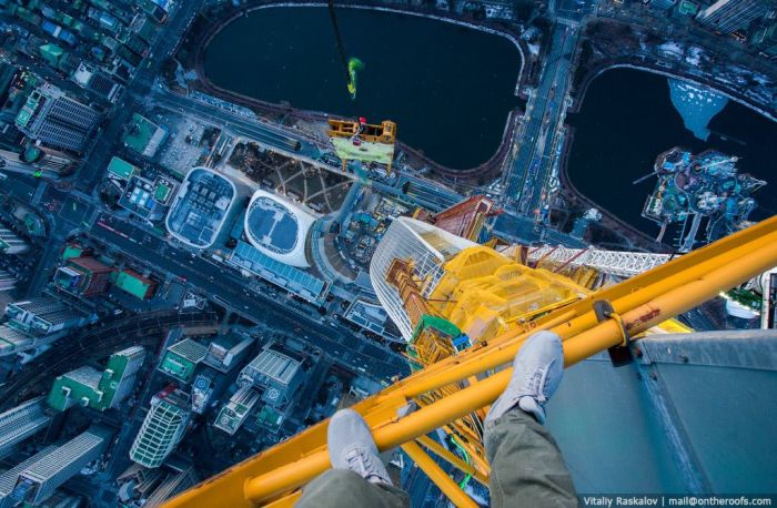 Российские руферы покорили самое высокое здание Кореи (4 фото + видео)