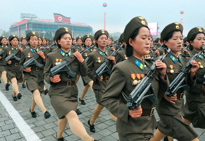 Сбежавшая из КНДР девушка рассказала о порядках в армии этой страны (6 фото)