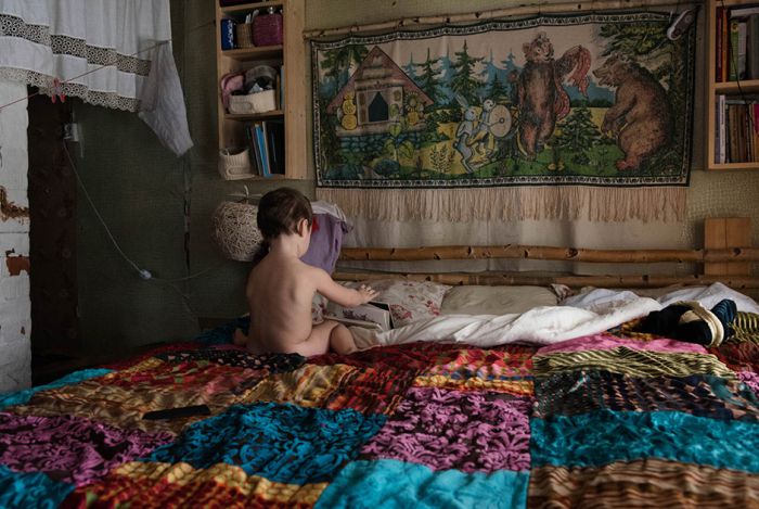 Жизнь российских дауншифтеров на острове в Рыбинском водохранилище (21 фото)