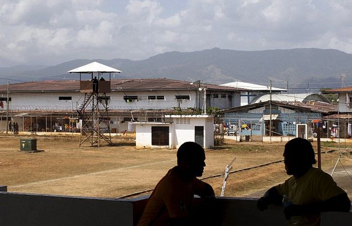 Жизнь и быт заключенных панамских тюрем (16 фото + видео)