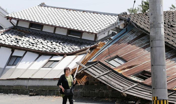 В Японии произошло крупнейшее за последние 5 лет землетрясение (15 фото + 2 видео)
