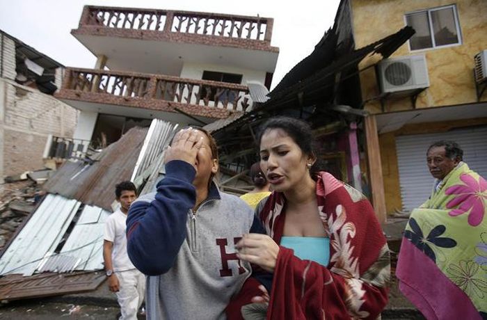 Страшные последствия сильнейшего землетрясения в Эквадоре (25 фото)
