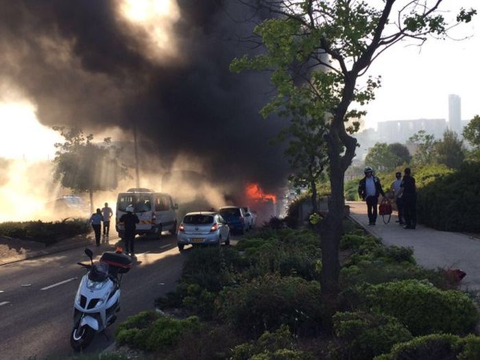 В Иерусалиме взорвался автобус (6 фото + видео)