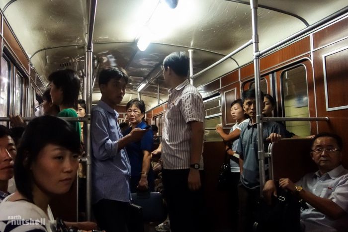 Северная Корея открыла для иностранцев все станции столичного метро (8 фото)