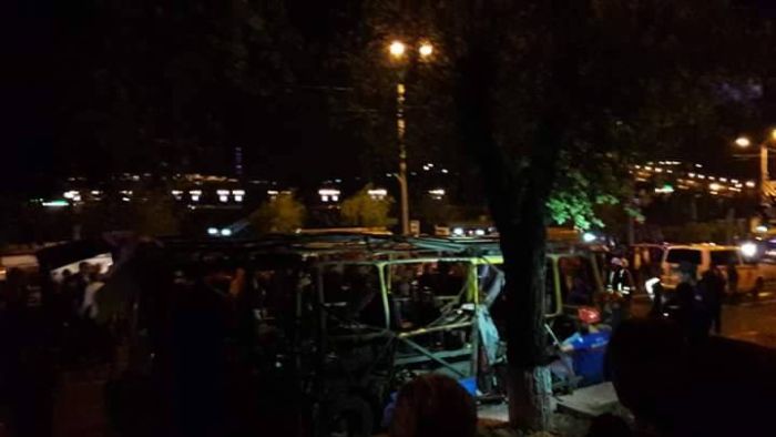 В Ереване взорвался пассажирский автобус (4 фото)