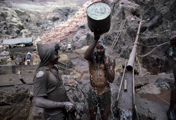 Золотой рудник Серра Пелада в Бразилии (23 фото)