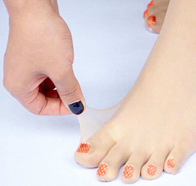 Необычные чулки, с которыми можно не красить ногти на ногах (9 фото)