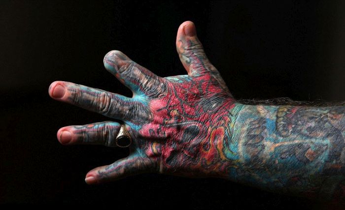Австралиец покрыл татуировками все свое тело (16 фото)