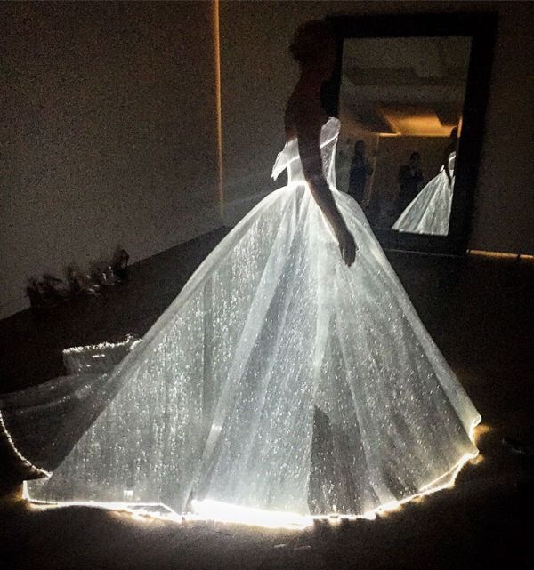 Зак Позен сшил сияющее «платье Золушки» для актрисы Клэр Дэйнс (7 фото)
