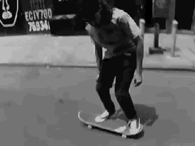 Удивительные трюки на скейте (13 гифок)