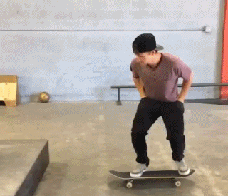 Удивительные трюки на скейте (13 гифок)