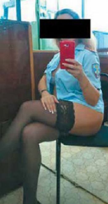 В Пермском крае шантажируют сотрудницу полиции, угрожая выложить в сеть ее интимные фото (3 фото)