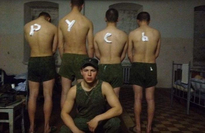 Современная дедовщина в российской армии (5 фото + 2 видео)