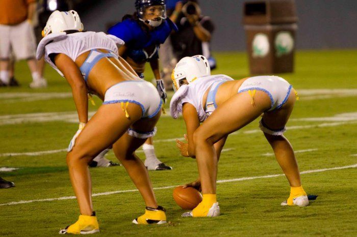 Футбольная лига нижнего белья - зрелищный женский американский футбол (8 фото + видео)