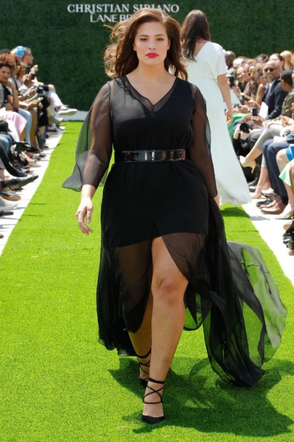 Модели Plus Size на показе мод в Нью-Йорке (21 фото)