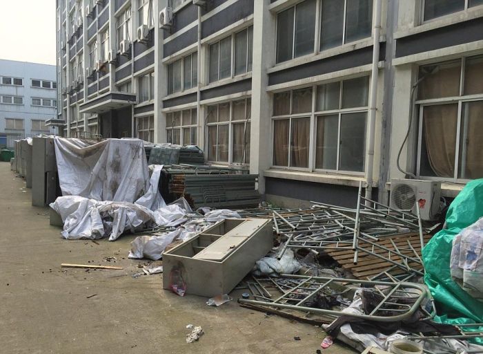 Британские журналисты показали условия жизни сборщиков iPhone (29 фото)