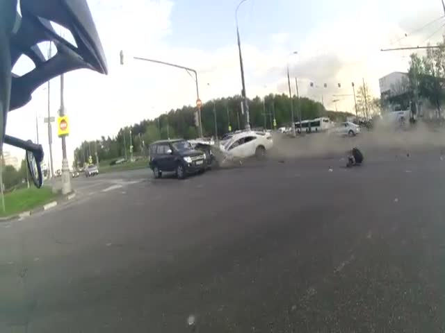 Серьезная авария на Севастопольском проспекте в Москве