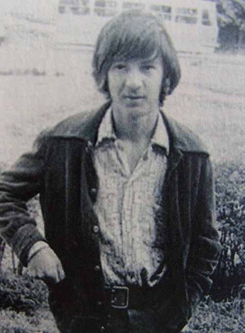 Как изменился музыкант Юрий Шевчук в период с 1972 по 1977 год (2 фото)