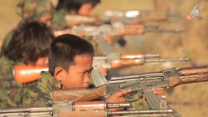 Дети на службе ИГИЛ (9 фото + видео)