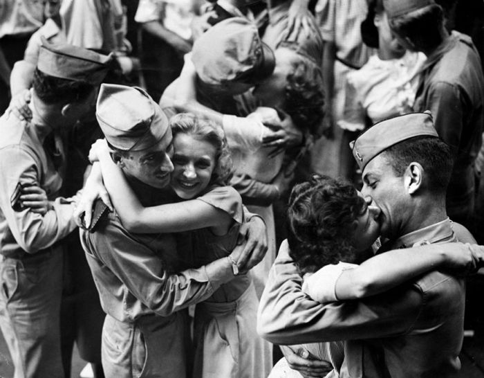 Фото влюбленных, сделанные в период Второй мировой войны (35 фото)