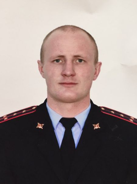 Щит бойца СОБРа, погибшего во время спецоперации в Дагестане (3 фото)