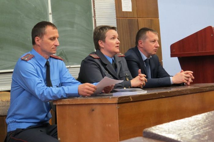 Таджикских пятикурсников белорусского ВУЗа показательно выдворяют из страны (6 фото)
