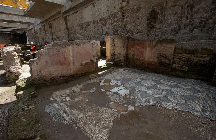 В Риме во время строительства новой станции метро обнаружены древние казармы (17 фото)