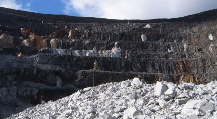 150 человек оказались заблокированными на золотодобывающем руднике «Восточный» в Красноярском крае (2 фото)