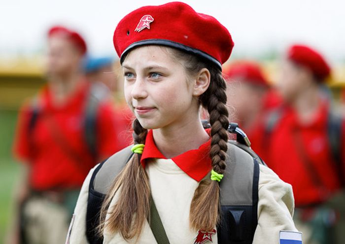 В Ярославле 104 школьникиа вступили в возрожденное движение «Юнармия» (12 фото)