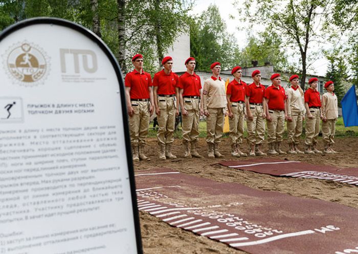 В Ярославле 104 школьникиа вступили в возрожденное движение «Юнармия» (12 фото)